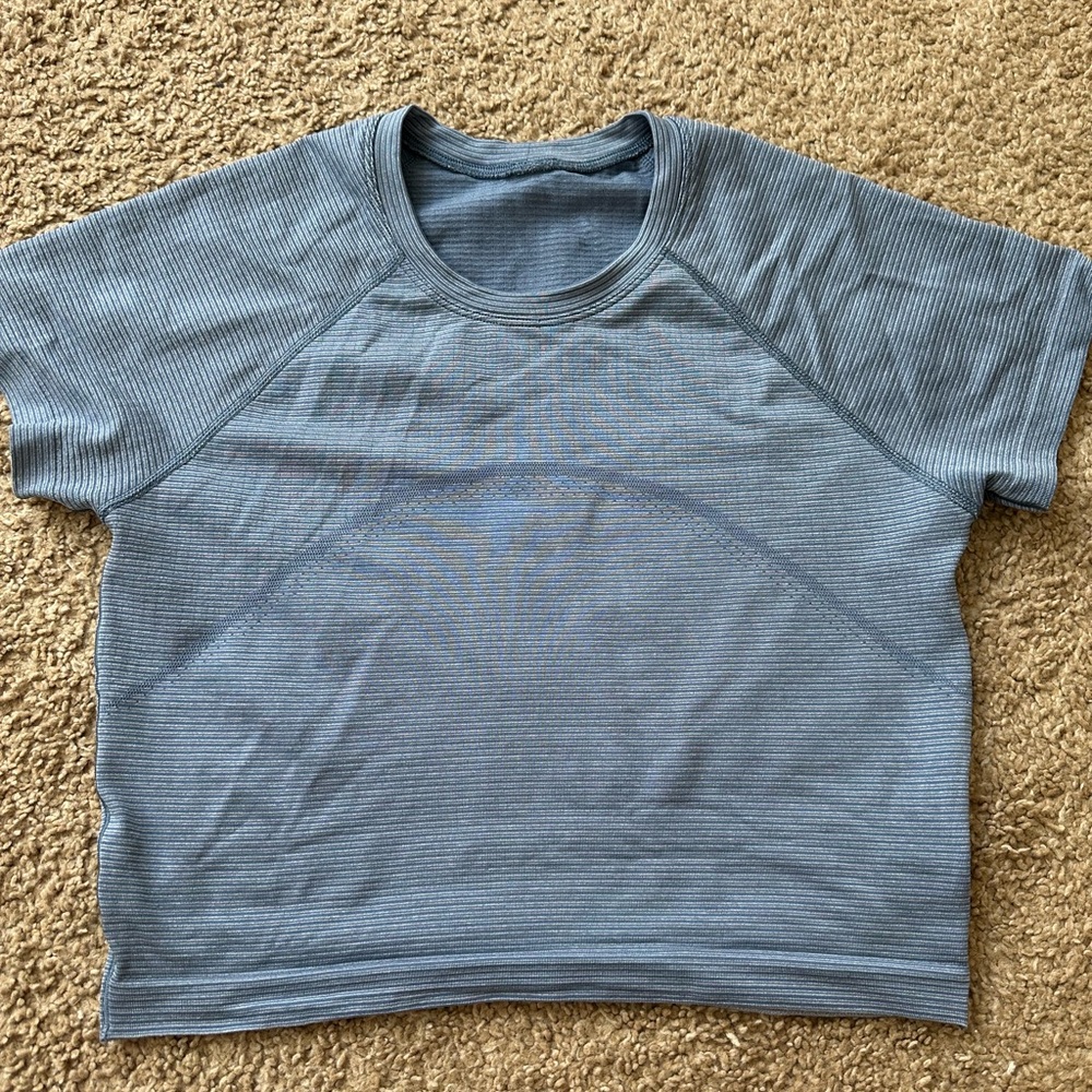 Swiftly Tech Cropped Short-Sleeve
Shirt 2.0 size 6 blue